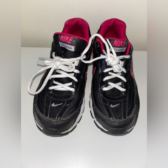 Nike Black and Pink Athletic Shoes - Picture 1 of 6